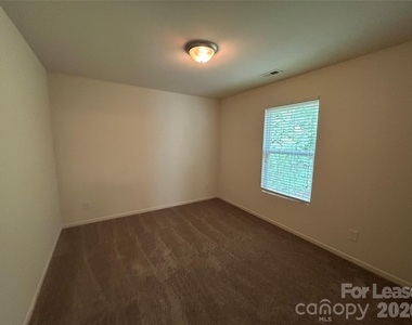 3015 Meadow Knoll Drive - Photo Thumbnail 15