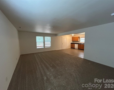 3015 Meadow Knoll Drive - Photo Thumbnail 4