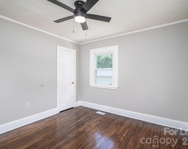 913 Edgemont Avenue - Photo Thumbnail 3
