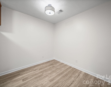 1110 Chandler Drive - Photo Thumbnail 9