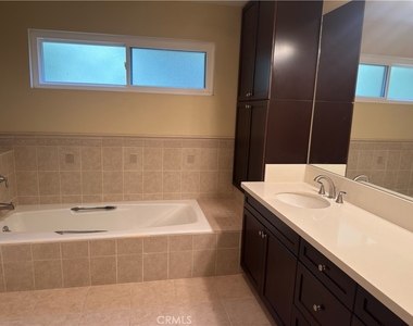 1138 Las Riendas Way - Photo Thumbnail 10