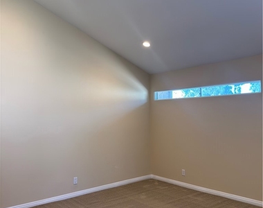 1138 Las Riendas Way - Photo Thumbnail 13
