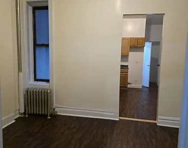 309 W 11TH ST - Photo Thumbnail 3