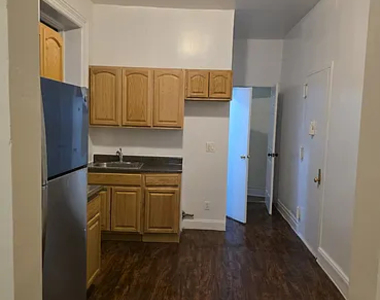 309 W 11TH ST - Photo Thumbnail 5