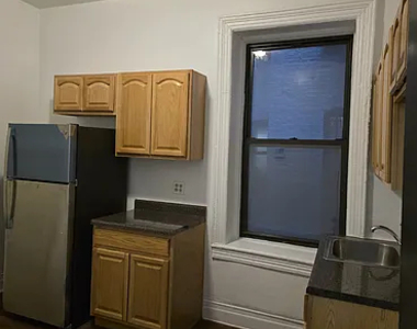 309 W 11TH ST - Photo Thumbnail 4