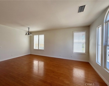 309 Lydia Lane - Photo Thumbnail 3