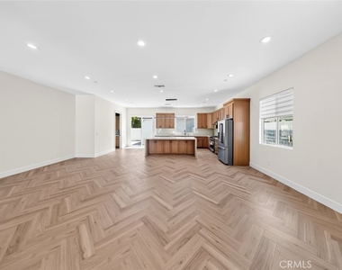 8018 Shadyglade Avenue - Photo Thumbnail 15