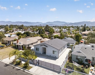 8018 Shadyglade Avenue - Photo Thumbnail 60