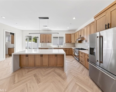 8018 Shadyglade Avenue - Photo Thumbnail 16