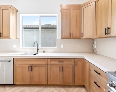 8018 Shadyglade Avenue - Photo Thumbnail 20