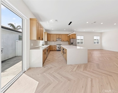 8018 Shadyglade Avenue - Photo Thumbnail 26