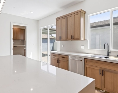 8018 Shadyglade Avenue - Photo Thumbnail 19