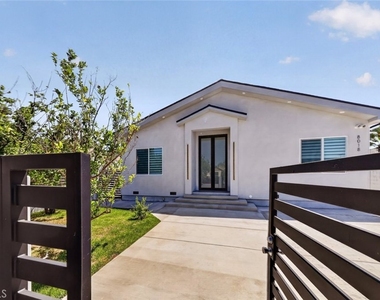 8018 Shadyglade Avenue - Photo Thumbnail 2