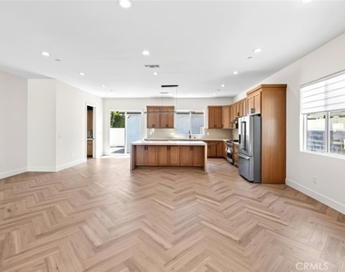 8018 Shadyglade Avenue - Photo Thumbnail 14
