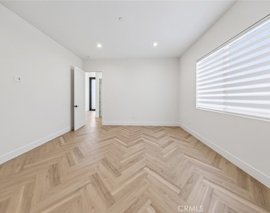 8018 Shadyglade Avenue - Photo Thumbnail 34