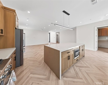 8018 Shadyglade Avenue - Photo Thumbnail 22