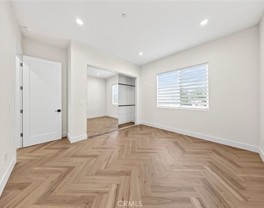 8018 Shadyglade Avenue - Photo Thumbnail 38