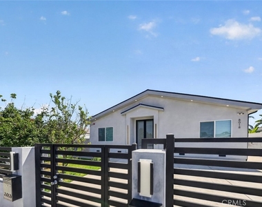 8018 Shadyglade Avenue - Photo Thumbnail 7