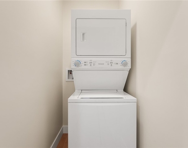14924 Kittridge St - Photo Thumbnail 5