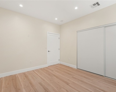 14924 Kittridge St - Photo Thumbnail 9