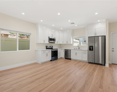 14924 Kittridge St - Photo Thumbnail 1