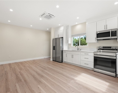 14926 1/2 Kittridge Street - Photo Thumbnail 3
