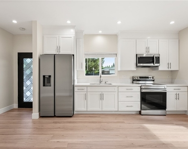 14926 1/2 Kittridge Street - Photo Thumbnail 2