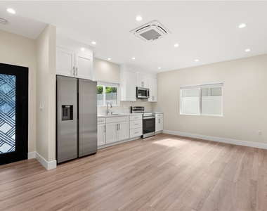 14926 1/2 Kittridge Street - Photo Thumbnail 1