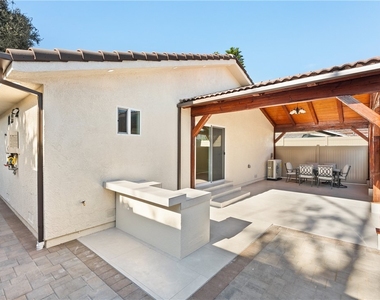 14926 Kittridge St - Photo Thumbnail 18