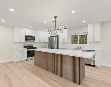 14926 Kittridge St - Photo Thumbnail 5