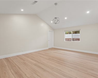 14926 Kittridge St - Photo Thumbnail 8
