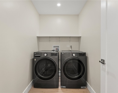 14926 Kittridge St - Photo Thumbnail 7