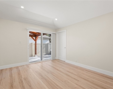 14926 Kittridge St - Photo Thumbnail 15