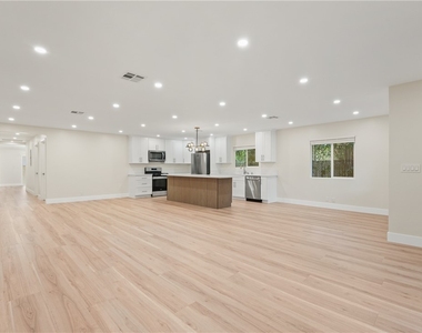 14926 Kittridge St - Photo Thumbnail 3