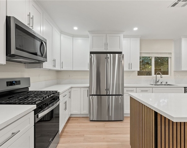 14926 Kittridge St - Photo Thumbnail 6