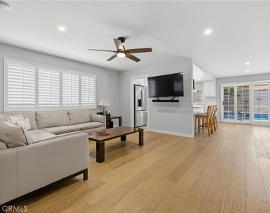 6206 Hesperia Avenue - Photo Thumbnail 3
