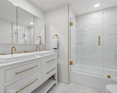 6206 Hesperia Avenue - Photo Thumbnail 9
