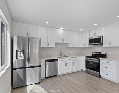7318 Leescott Avenue - Photo Thumbnail 8