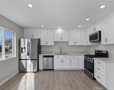 7318 Leescott Avenue - Photo Thumbnail 10
