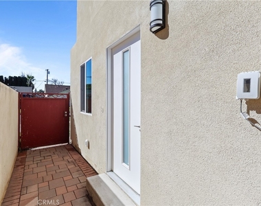 7318 Leescott Avenue - Photo Thumbnail 25