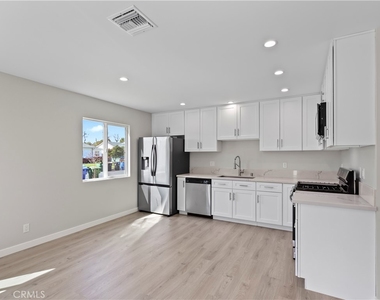 7318 Leescott Avenue - Photo Thumbnail 7