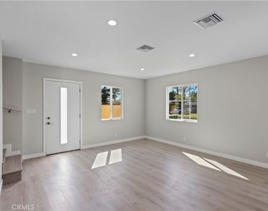 7318 Leescott Avenue - Photo Thumbnail 4
