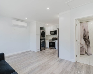 8544 Wisner Avenue - Photo Thumbnail 9