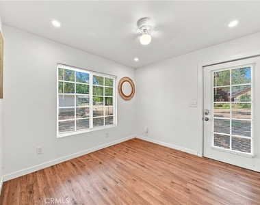 6613 Stoney Dr - Photo Thumbnail 12
