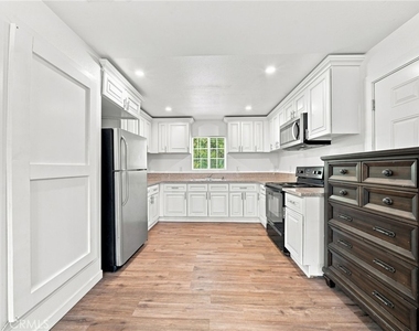 6613 Stoney Dr - Photo Thumbnail 4
