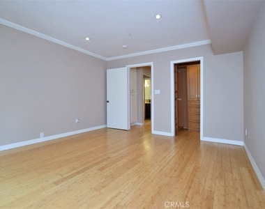 1230 Horn Avenue - Photo Thumbnail 21