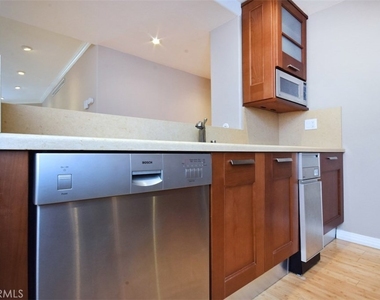 1230 Horn Avenue - Photo Thumbnail 19