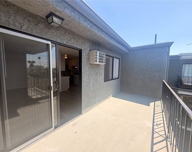 1420 N Mansfield - Photo Thumbnail 7
