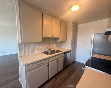1420 N Mansfield - Photo Thumbnail 6