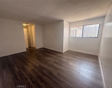 1420 N Mansfield - Photo Thumbnail 16